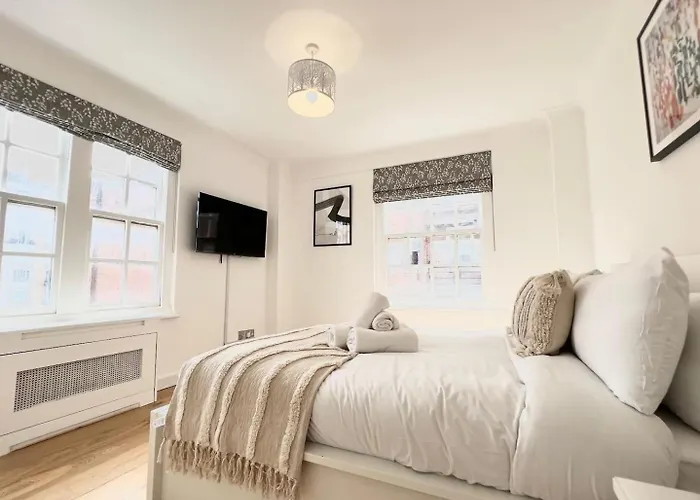 3 Bed Apartment- Central London