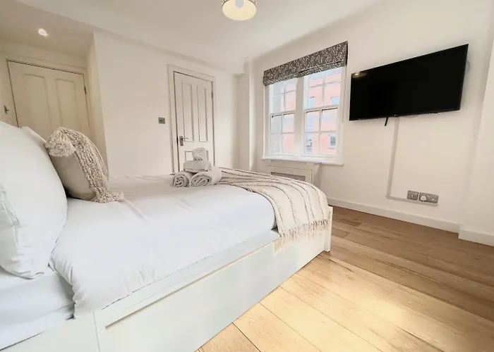 3 Bed Apartment- Central London