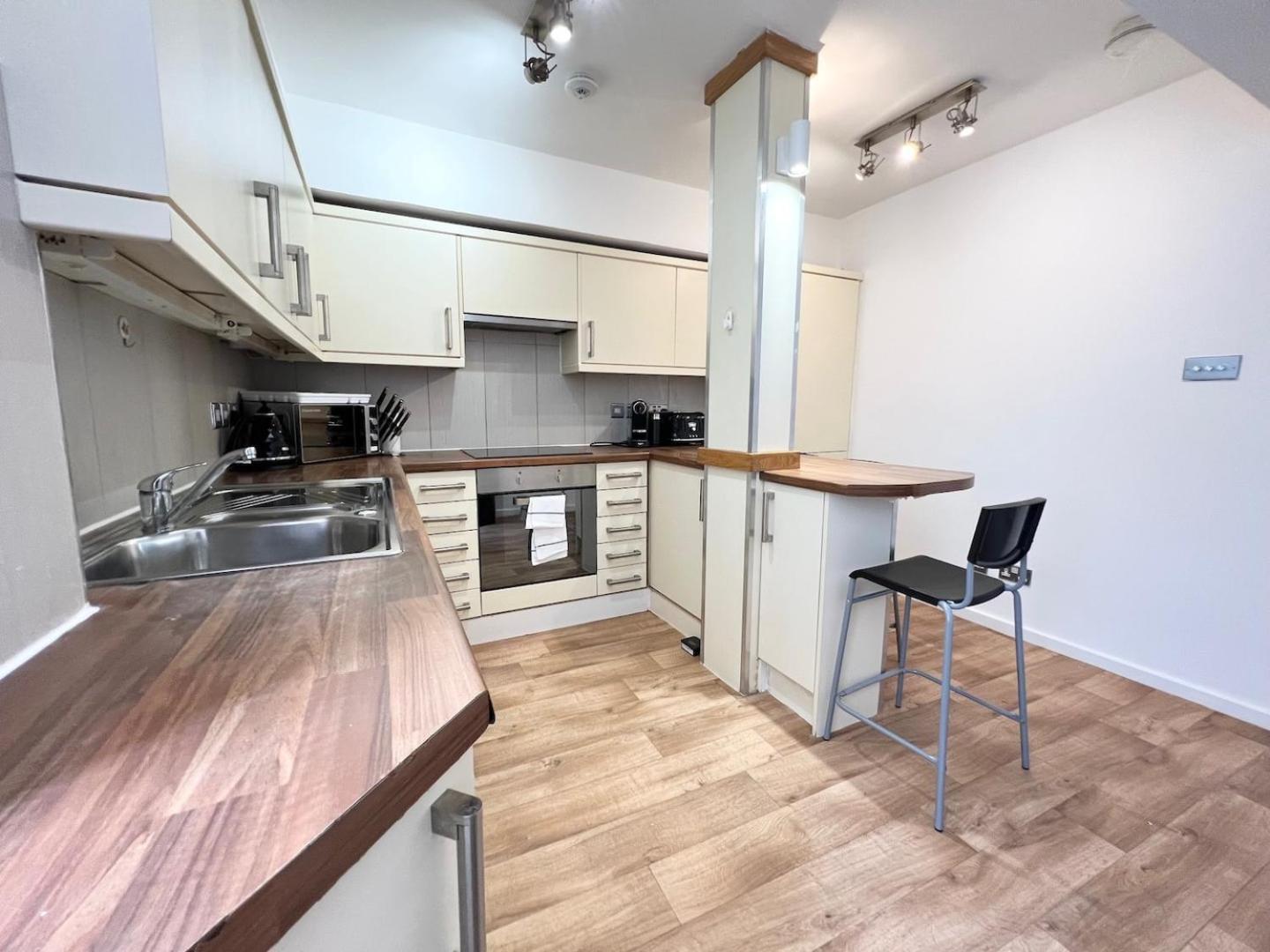 3 Bed Apartment- Apartamento
