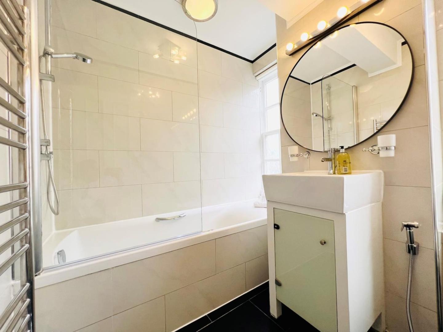 3 Bed Apartment- Londres